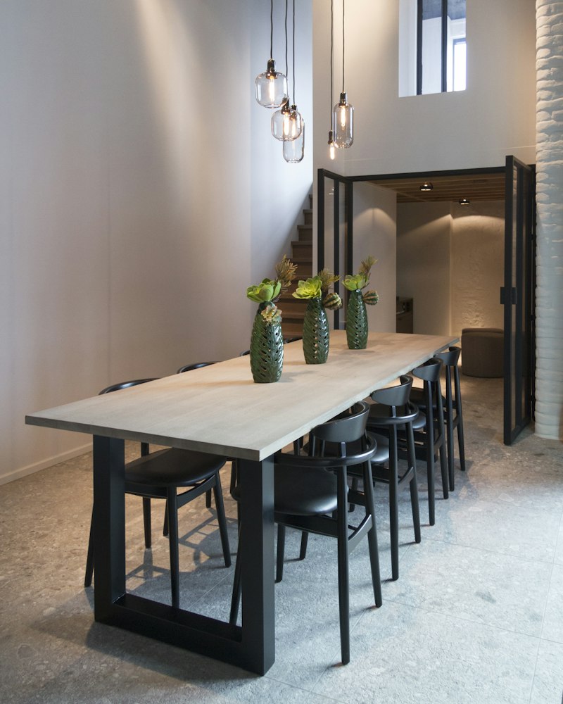 Ambiente com mobiliário autoral Sodré Home